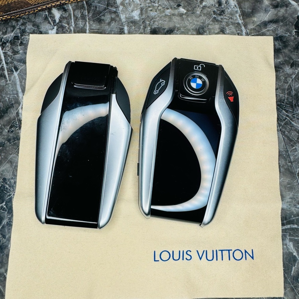 2016-2019 BMW 740i 750i Series DISPLAY KEY SMART SCREEN 9868432-01 OEM.